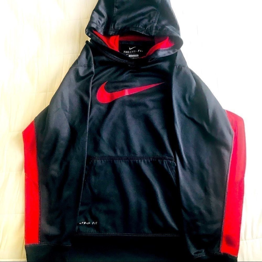 Nike boys red and black thermal fit jacket size L